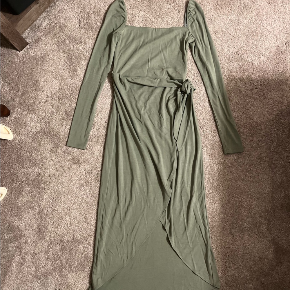 Aritzia Saturn Long Sleeve Midi Dresss